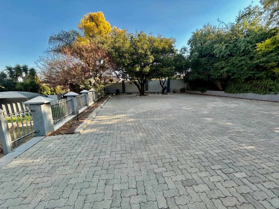 6 Bedroom Property for Sale in Schoemansville North West